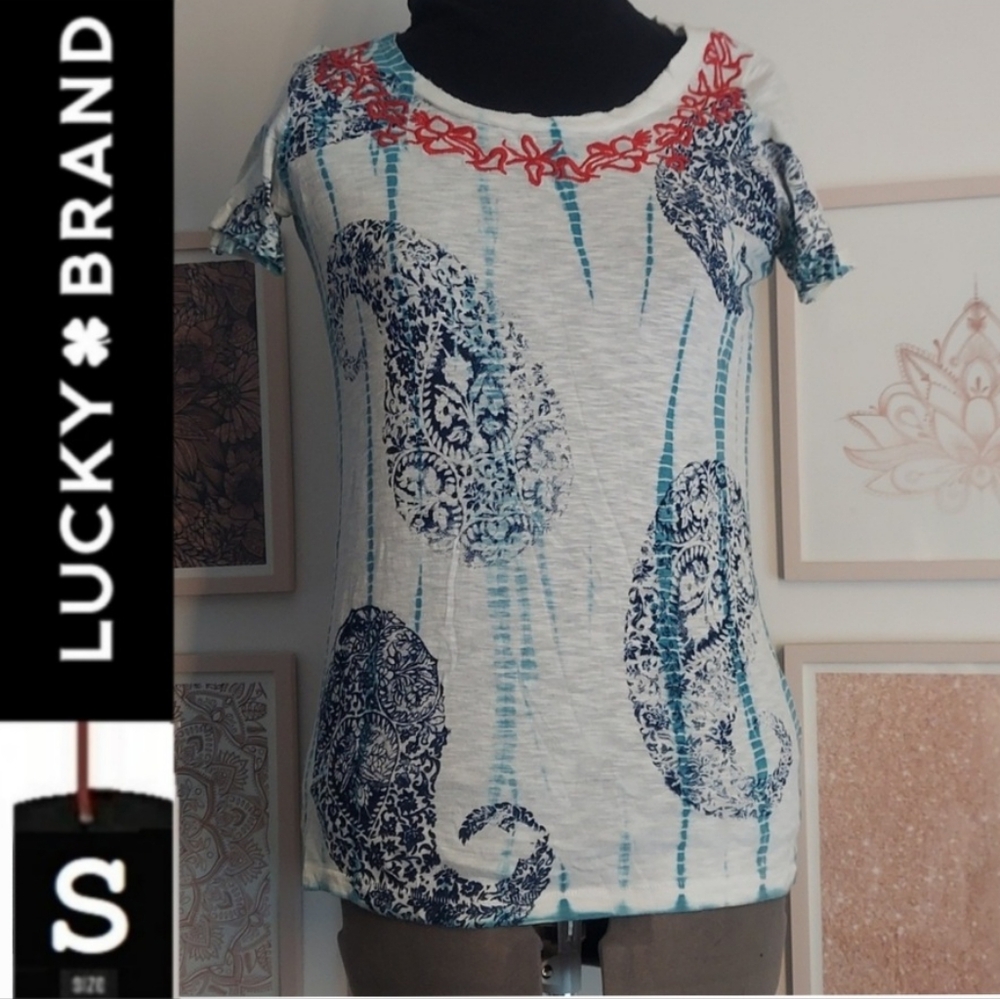 🎁10/$25- Lucky t-shirt, distressed, embroidered. Size small